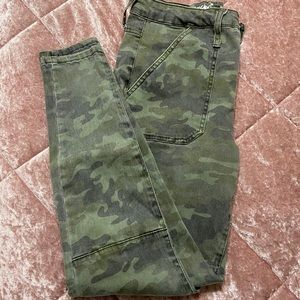 Camo skinny jeans
